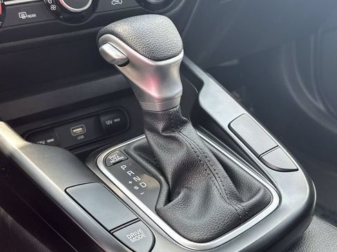Used 2025 Kia Soul LX w/ LX Technology Package FWD image 15