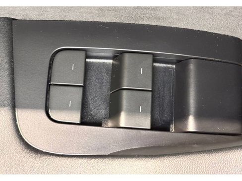 Used 2024 Tesla Model Y Long Range image 34