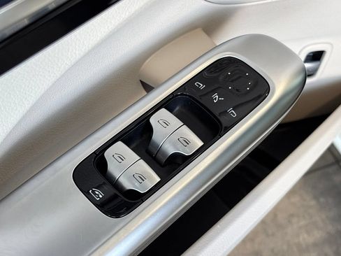 Used 2025 Mercedes-Benz C 300 Sedan image 21