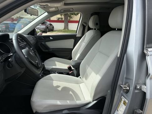 Used 2020 Volkswagen Tiguan SE w/ Panoramic Sunroof Package FWD image 25