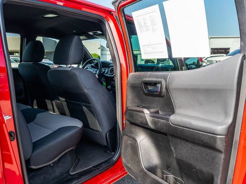 Used 2021 Toyota Tacoma TRD Off-Road AWD/4WD image 14