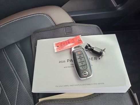 New 2025 Nissan Pathfinder Platinum w/ Black Appearance Package image 35