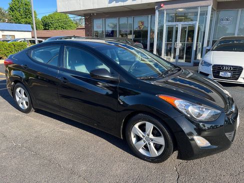 Used 2013 Hyundai Elantra GLS w/ Preferred Pkg FWD image 4