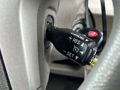 Used 2011 Toyota Camry LE image 30