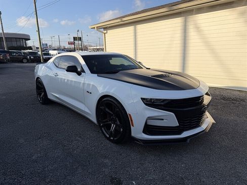 Used 2019 Chevrolet Camaro SS image 3