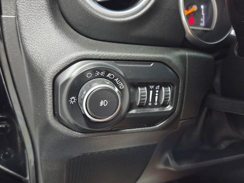 Used 2020 Jeep Wrangler Unlimited Sahara AWD/4WD image 26