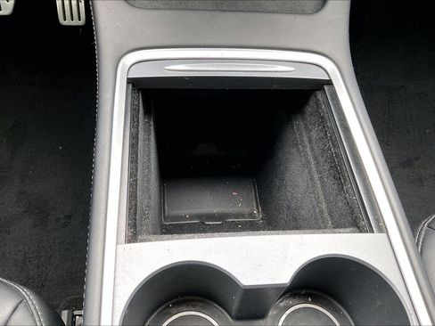 Used 2022 Tesla Model Y Performance image 16