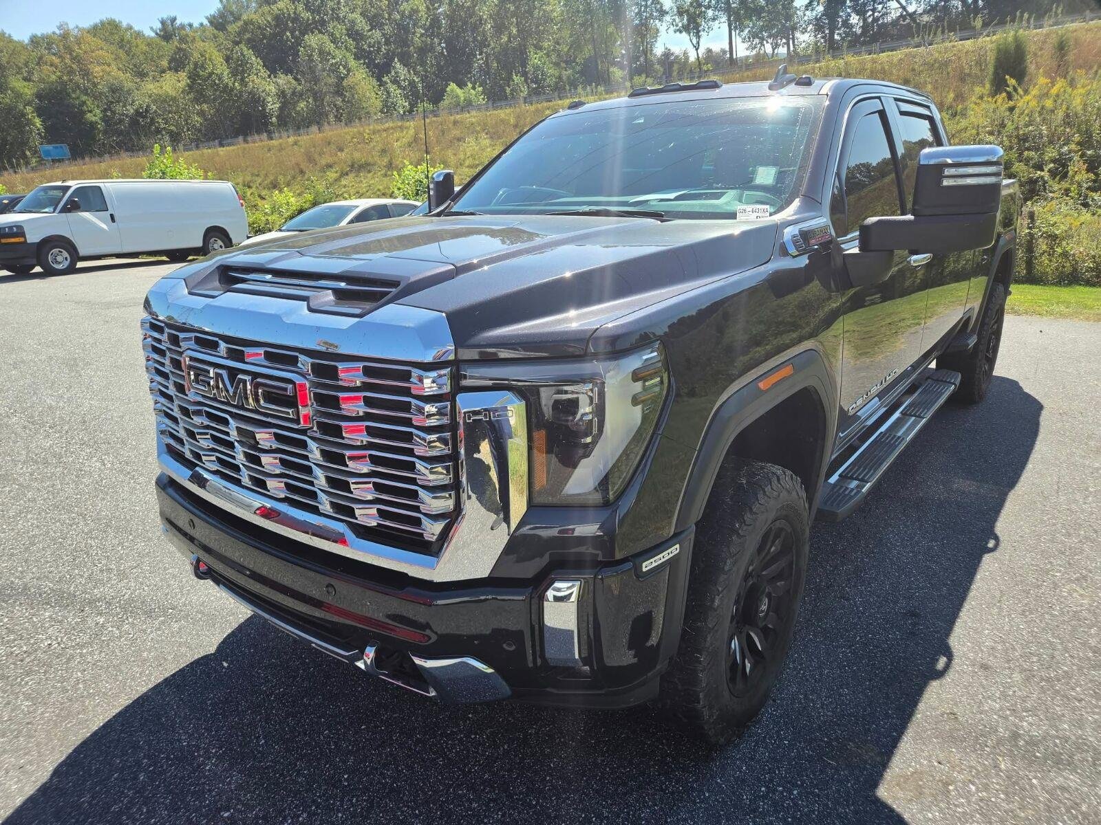 Used 2024 GMC Sierra 2500 Denali w/ Denali Reserve Package AWD/4WD image 3