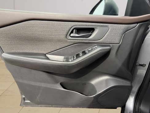 Used 2021 Nissan Rogue S image 22