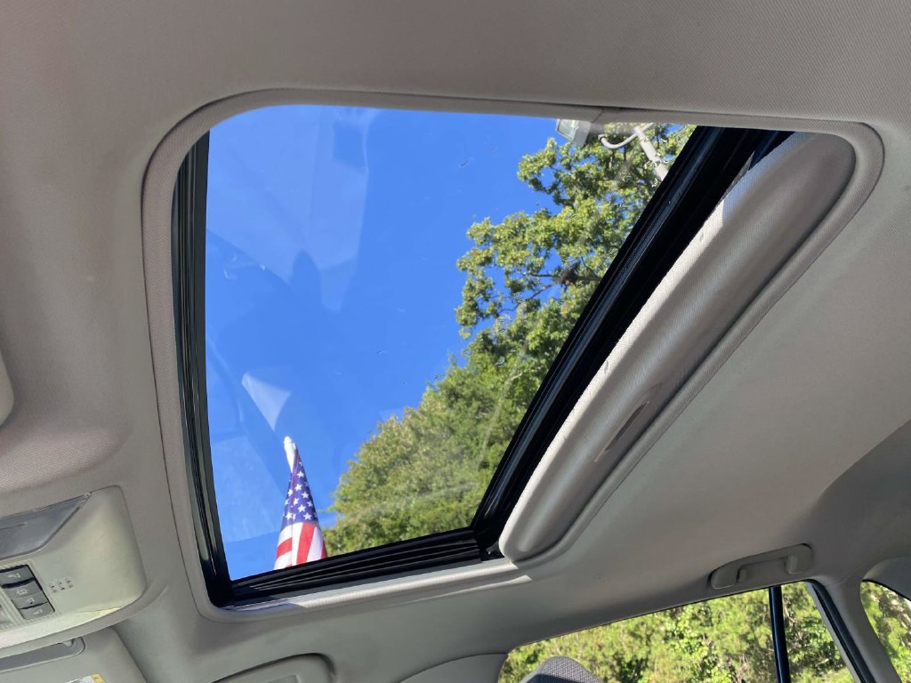 Used 2019 Toyota RAV4 XLE FWD image 13