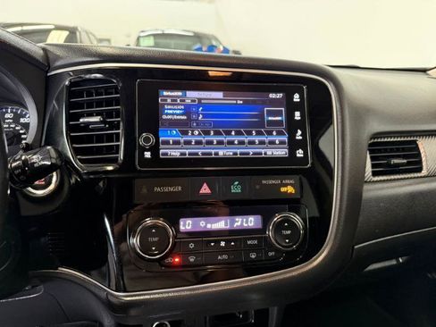 Used 2018 Mitsubishi Outlander SEL image 15