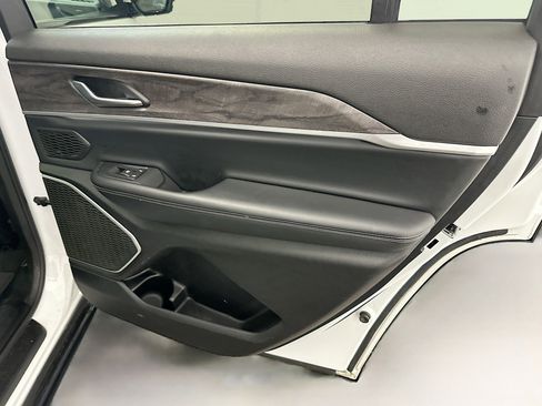 Used 2022 Jeep Grand Cherokee L Limited image 34