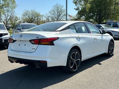 Certified 2023 Nissan Altima 2.5 SR w/ SR Premium Package AWD/4WD image 2