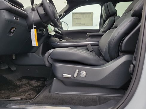 New 2025 Lincoln Navigator L Reserve image 18