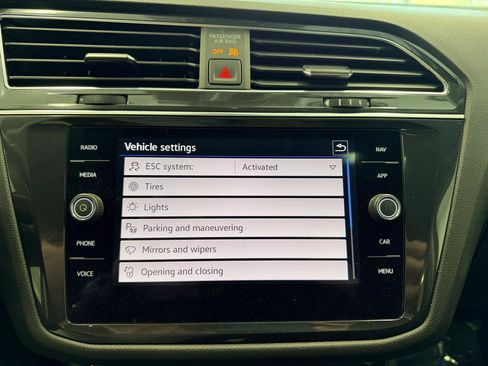 Used 2021 Volkswagen Tiguan SEL w/ 3-Row Tiguan MDO Package image 35