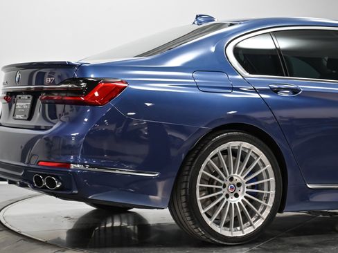 Used 2022 BMW ALPINA B7 xDrive w/ Luxury Rear Seating Package image 16