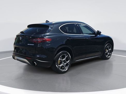 Used 2018 Alfa Romeo Stelvio AWD image 3