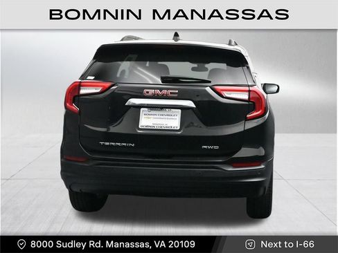 Used 2023 GMC Terrain SLE w/ Driver Convenience Package image 4