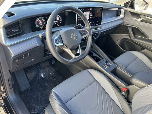 New 2026 Volkswagen Tiguan SE image 14