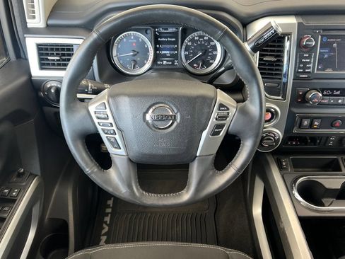 Used 2017 Nissan Titan SV AWD/4WD image 16