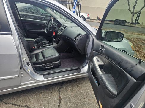 Used 2004 Honda Accord EX image 8