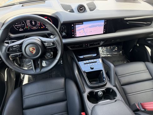 Certified 2024 Porsche Cayenne S AWD/4WD image 16