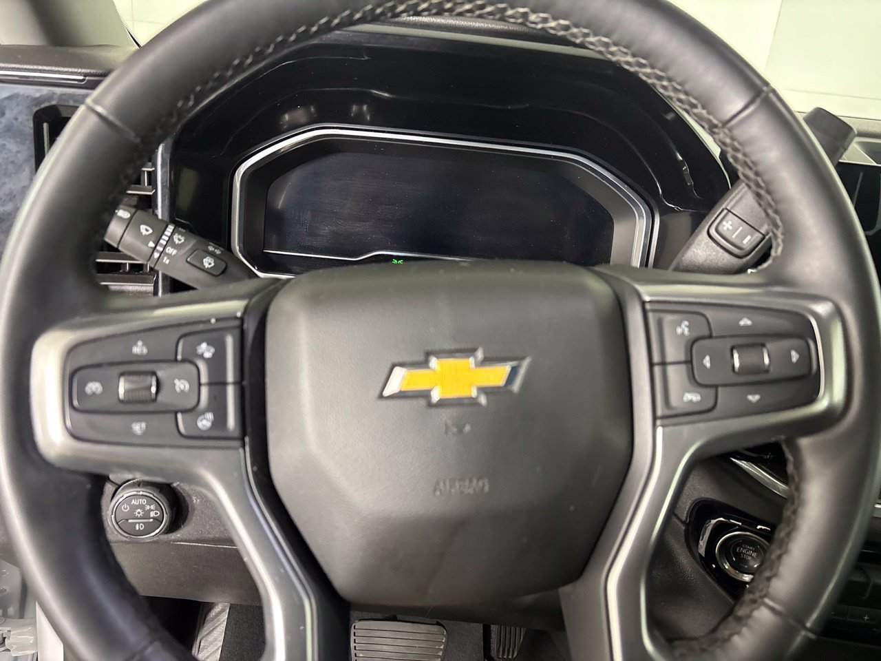 Used 2025 Chevrolet Silverado 2500 LT w/ Convenience Package AWD/4WD image 10