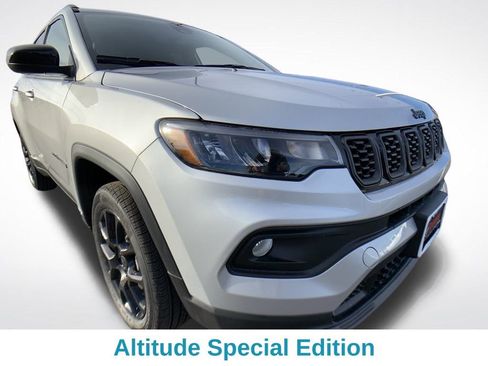New 2026 Jeep Compass Latitude image 8