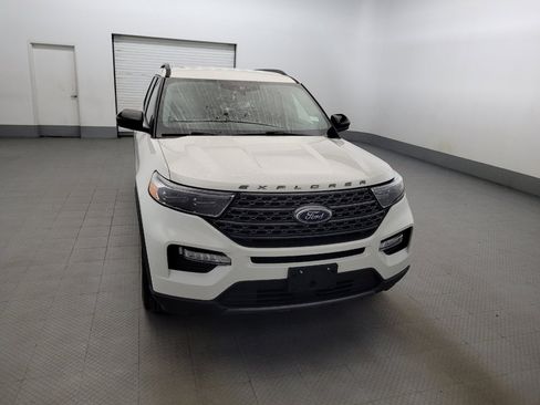 Used 2022 Ford Explorer XLT w/ Equipment Group 202A AWD/4WD image 14