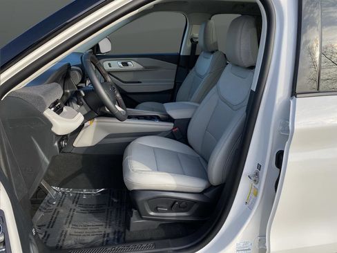 New 2026 Ford Explorer Active w/ Active Comfort Package image 4