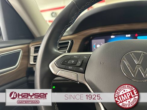 Used 2025 Volkswagen Atlas SE AWD/4WD image 16