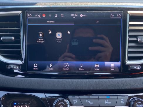 Used 2024 Chrysler Pacifica Touring-L FWD image 35
