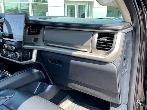 Used 2024 Ford Expedition XLT AWD/4WD image 14