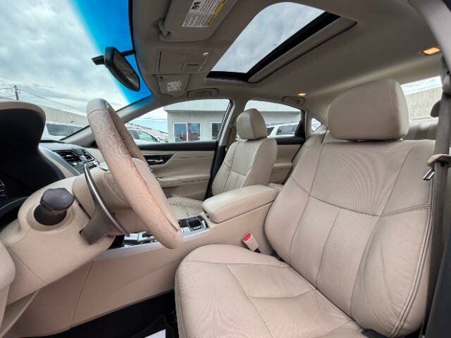 Used 2015 Nissan Altima 3.5 SL FWD image 11
