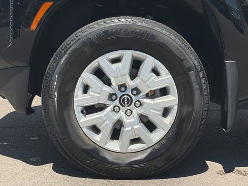 Used 2022 Nissan Frontier SV w/ Technology Package AWD/4WD image 11