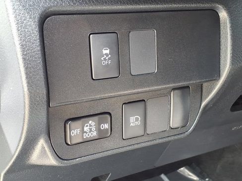 Used 2020 Toyota Tacoma SR5 AWD/4WD image 18