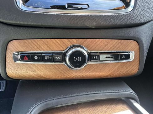 Used 2023 Volvo XC90 B6 Plus image 20