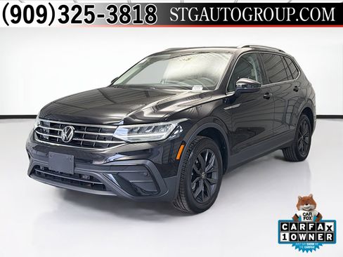 Used 2023 Volkswagen Tiguan SE w/ Panoramic Sunroof Package image 1