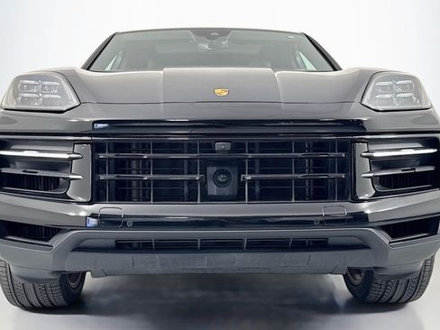 Used 2024 Porsche Cayenne Coupe AWD/4WD image 3