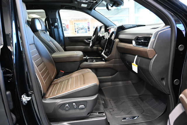 New 2026 GMC Yukon Denali Ultimate AWD/4WD image 13
