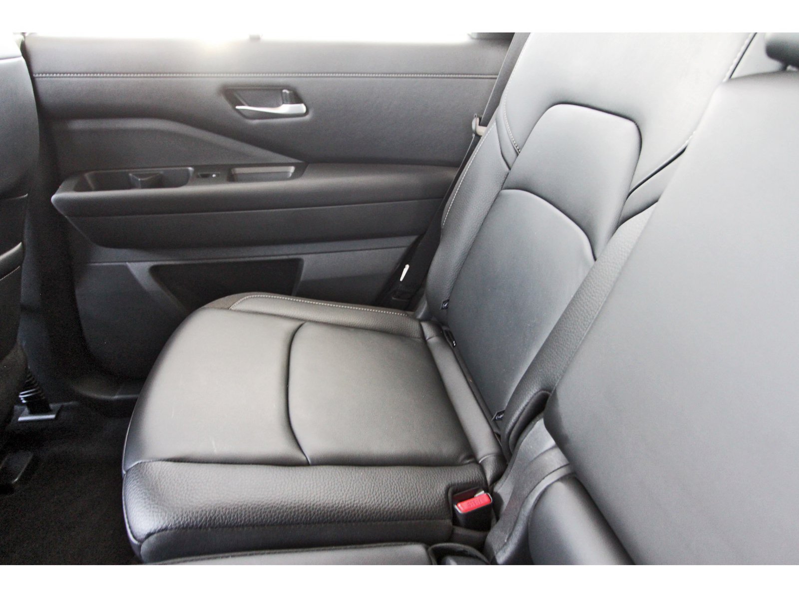 Certified 2025 Nissan Pathfinder SL FWD image 15