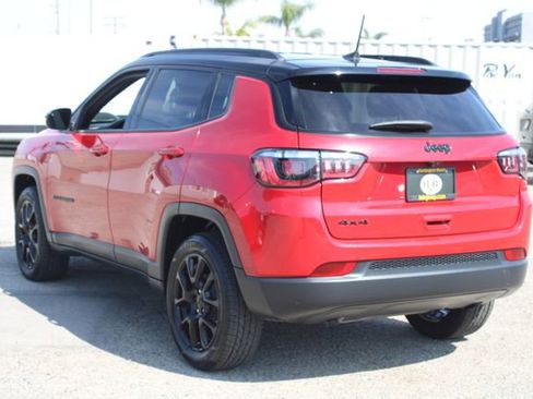 Used 2023 Jeep Compass Altitude image 3