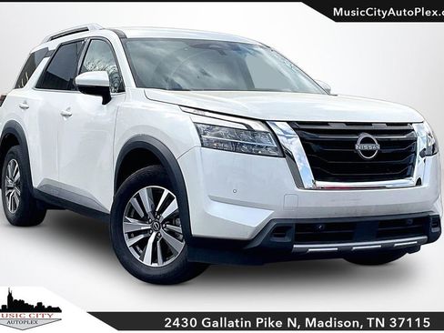 Used 2023 Nissan Pathfinder SL image 1