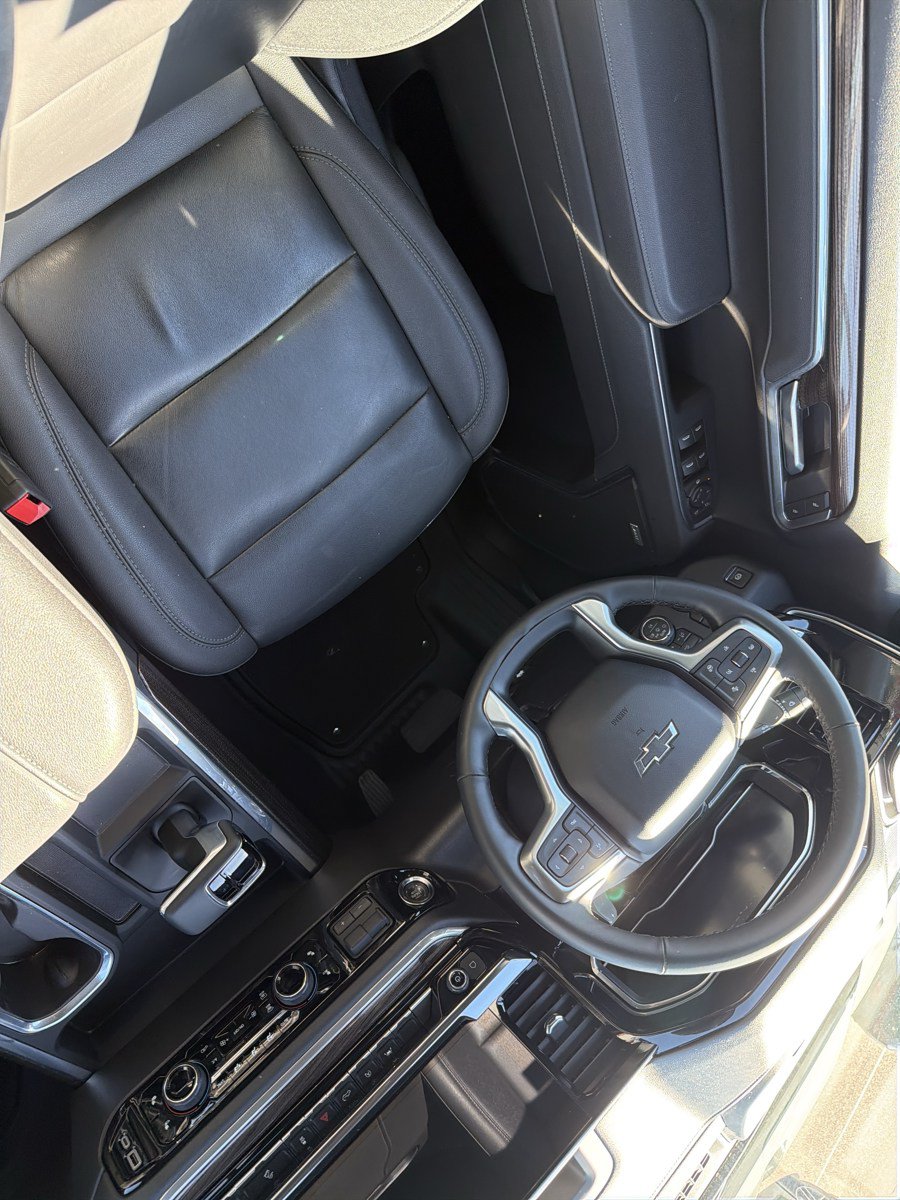 Used 2025 Chevrolet Silverado 1500 RST w/ Dark Appearance Package AWD/4WD image 9