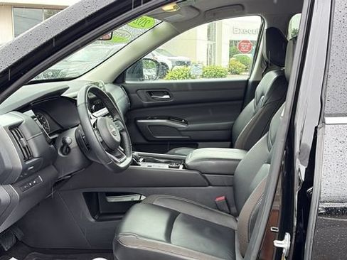 Certified 2024 Nissan Pathfinder SL AWD/4WD image 9