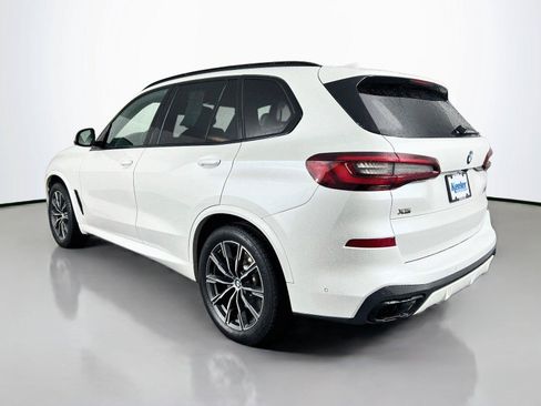 Used 2022 BMW X5 M50i AWD/4WD image 4