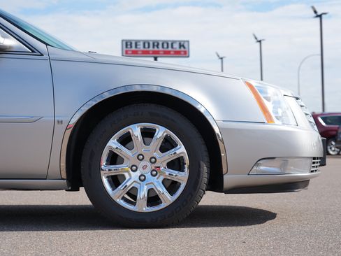 Used 2008 Cadillac DTS FWD image 11