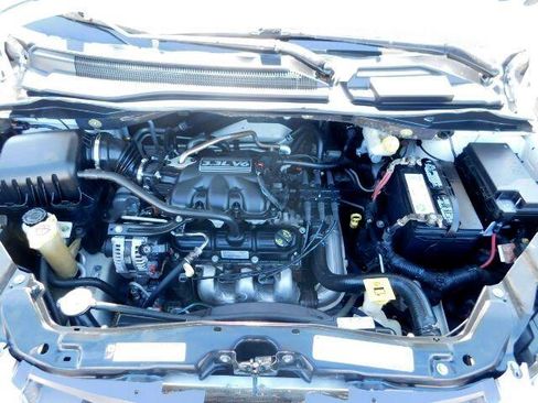 Used 2010 Chrysler Town & Country LX image 17