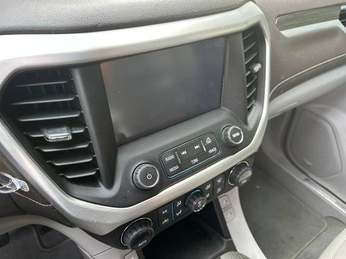 Used 2017 GMC Acadia SLT AWD/4WD image 12