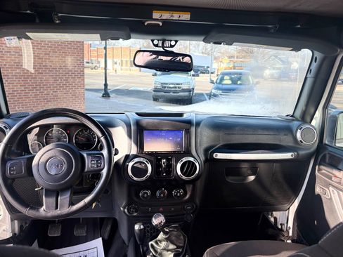 Used 2016 Jeep Wrangler Unlimited Sahara image 22